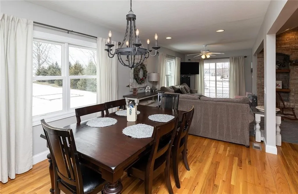 10908 NW 107th Street, Granger, Iowa - Dining Area